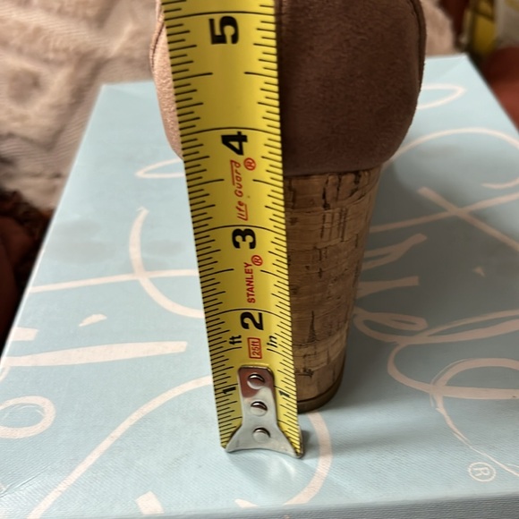 Life Stride Hinx wedge sandals. Mushroom Size 11 - Picture 7 of 7